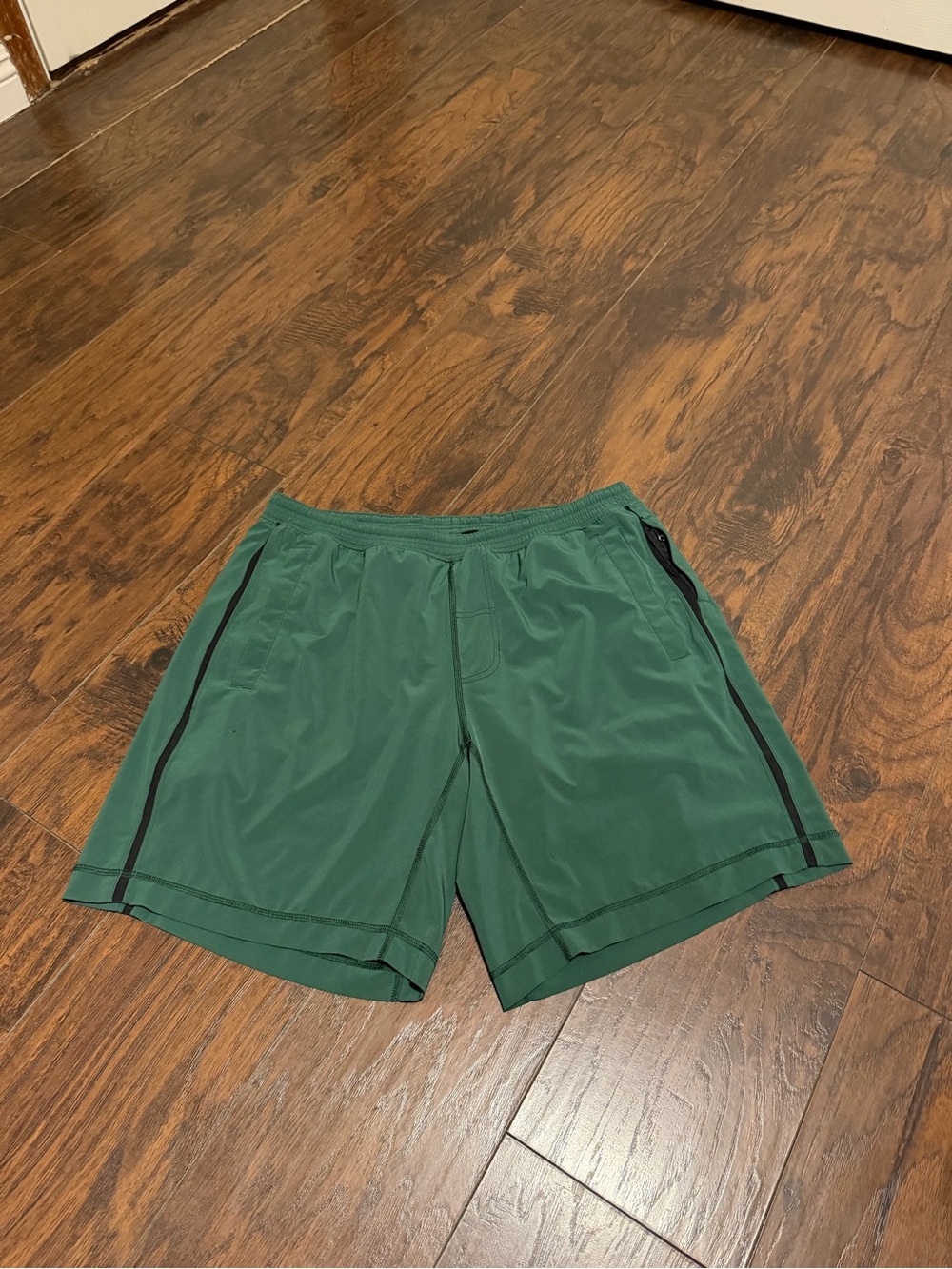 Lululemon men’s green lined pace breaker shorts size XXL